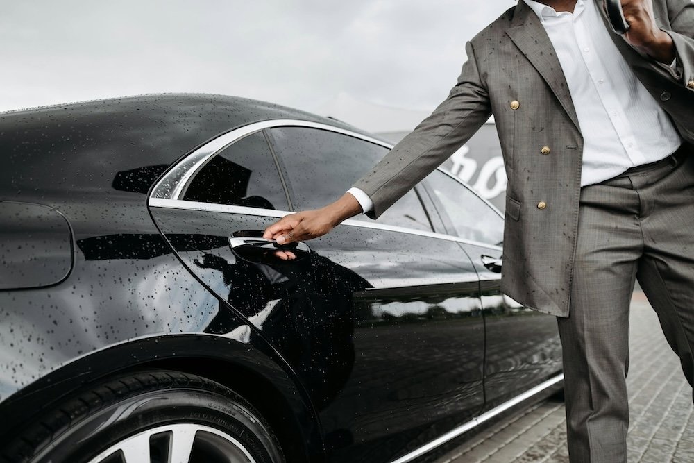 chauffeur vs taxi