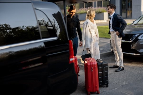 Gatwick Chauffeur Service vs Taxi
